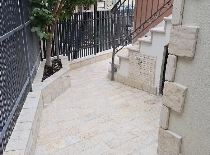 La Corte Di Kate-2 * Biograd Na Moru