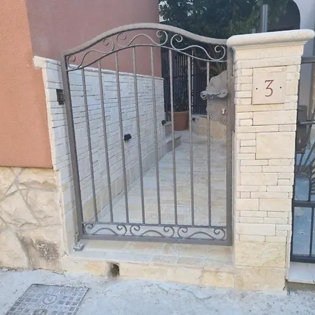 La Corte Di Kate-2 ヴィラ ビオグラード・ナ・モル