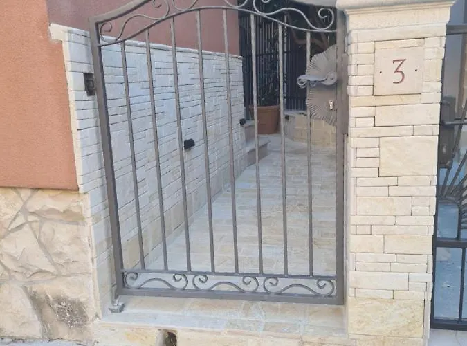 La Corte Di Kate-2 Вилла Биоград-на-Мору